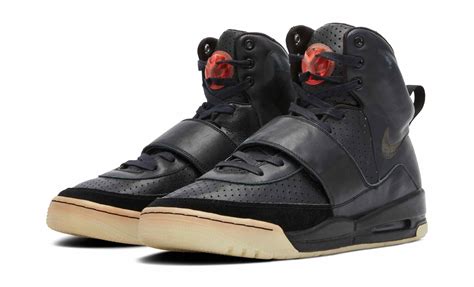 how to tell if nike air yeezy 1 are fake|yeezy 1 grammy.